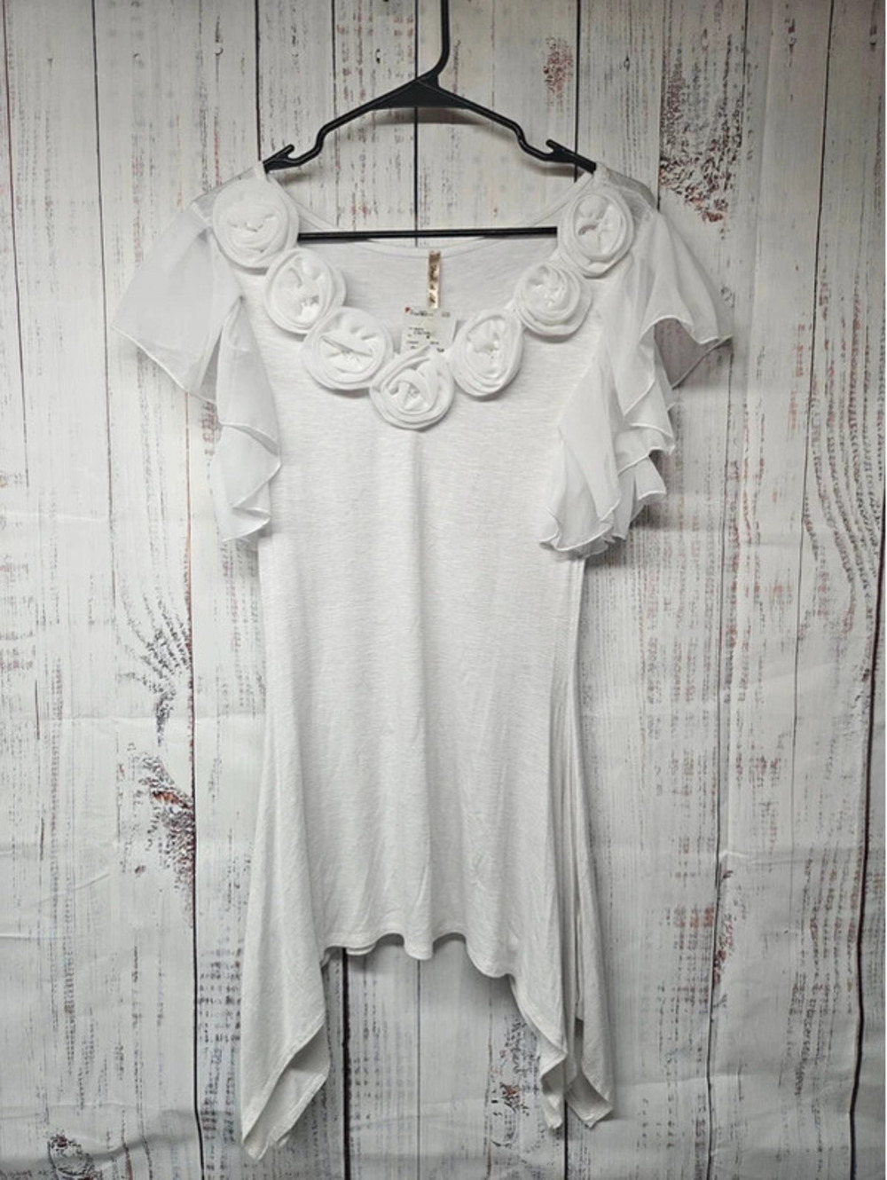 Fresh of LA Women’s M White Rosette Tunic Top Flutter Sleeve Sharkbite Hem